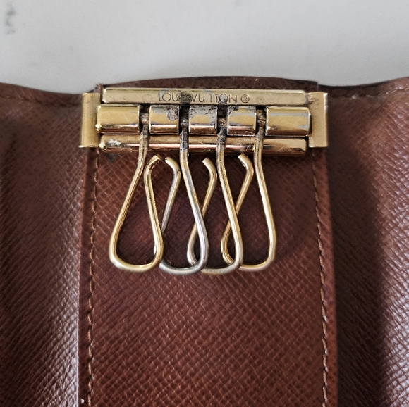 Louis Vuitton Monogram 4 Key Case Holder - Picture 6 of 10